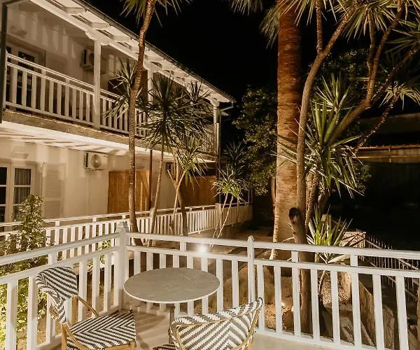 Trinity The 2* Αμμουλιανή