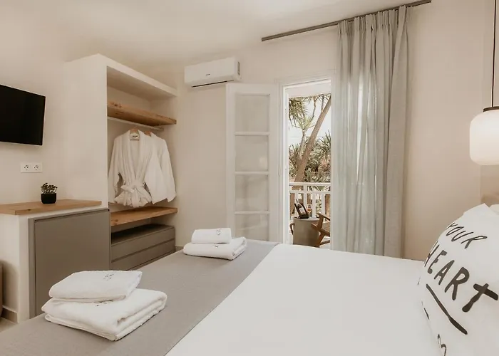 Trinity The 2* Αμμουλιανή