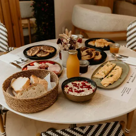 מלון Trinity The