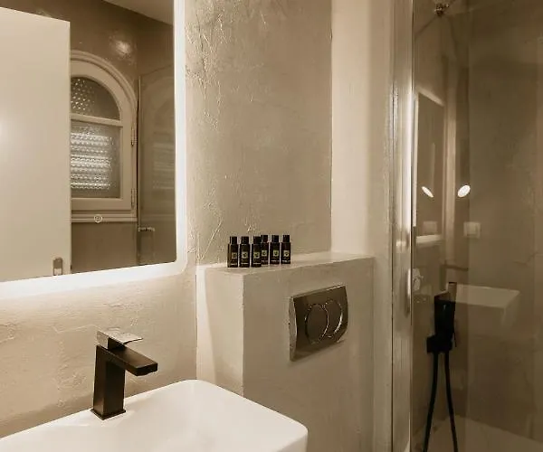 Trinity The Отель Амолиани