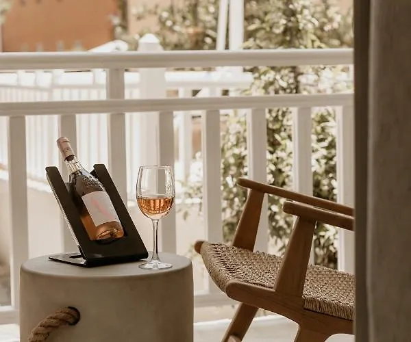 Отель Trinity The