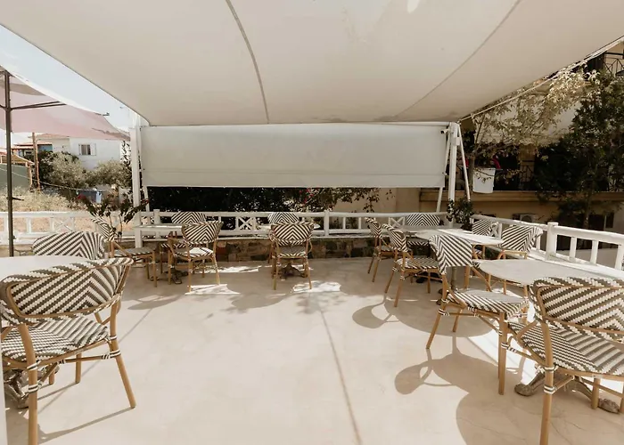 Отель Trinity The Амолиани