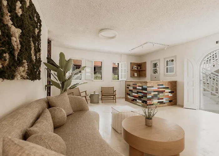 Trinity The 2* 阿莫利亚尼岛